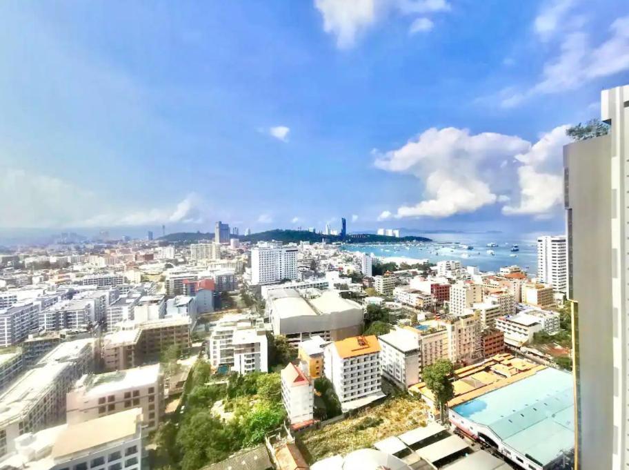 Apartemen The Base Quiet King-bed With Infinity Pool & Free Netflix! Pattaya