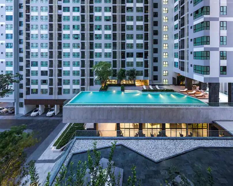 The Base Quiet King-bed With Infinity Pool & Free Netflix! Apartemen Pattaya