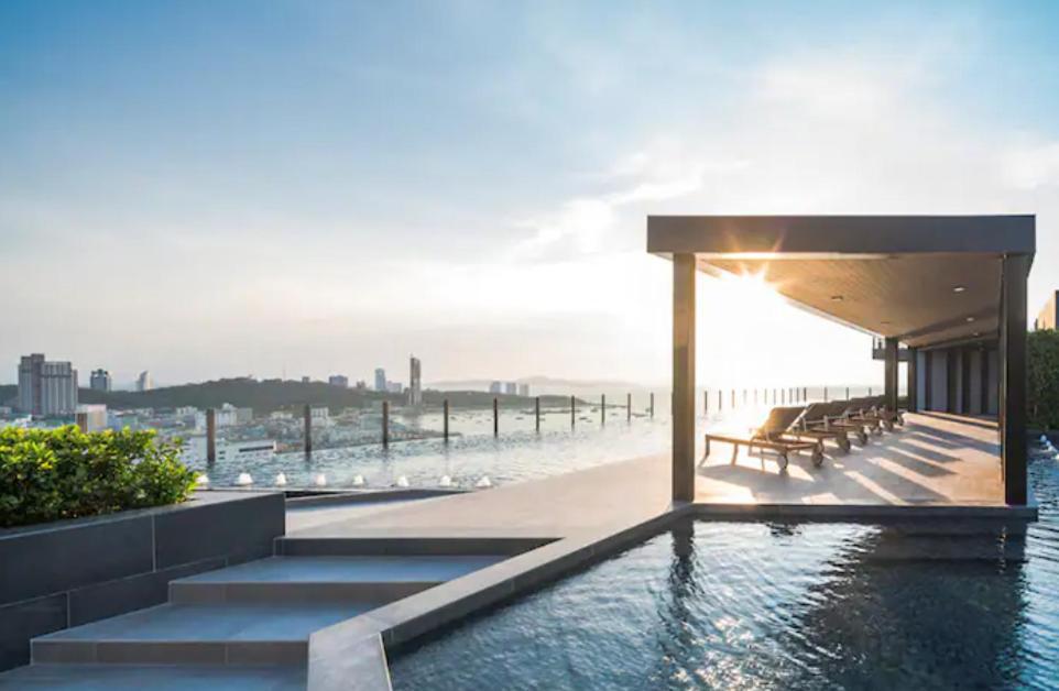 The Base Quiet King-bed With Infinity Pool & Free Netflix! Apartemen Pattaya