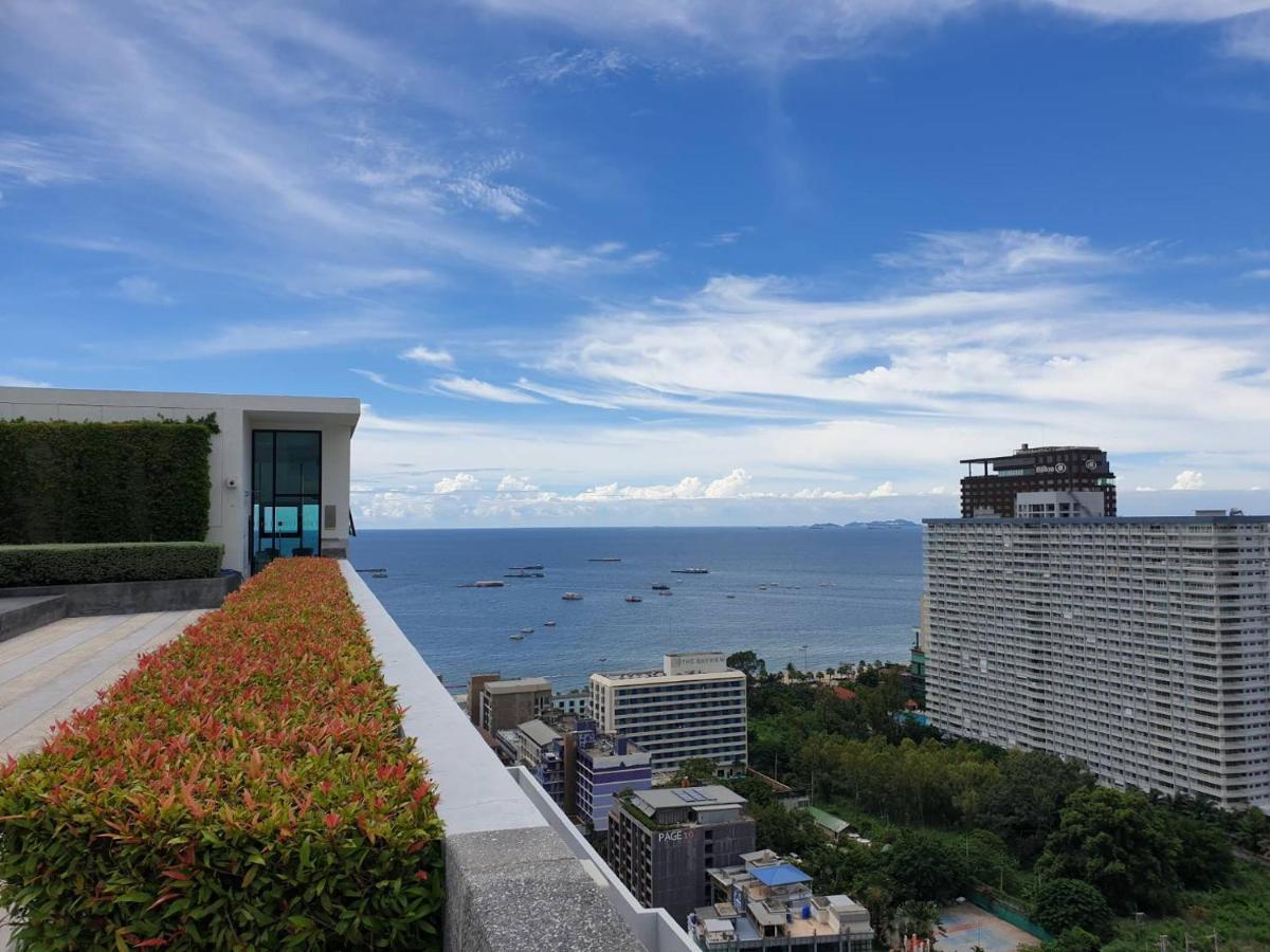 Apartemen The Base Quiet King-bed With Infinity Pool & Free Netflix! *