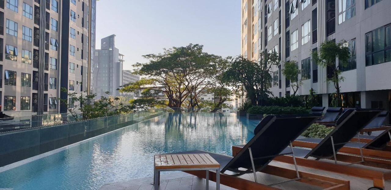Apartemen The Base Quiet King-bed With Infinity Pool & Free Netflix! *