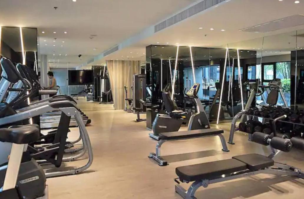Apartemen The Base Quiet King-bed With Infinity Pool & Free Netflix! *