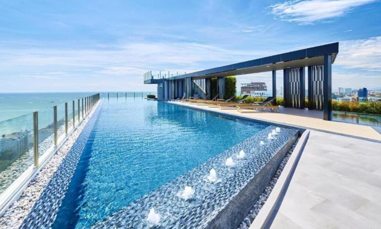 Apartemen The Base Quiet King-bed With Infinity Pool & Free Netflix! *
