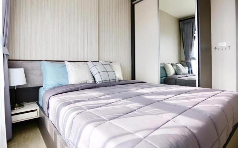 Apartemen The Base Quiet King-bed With Infinity Pool & Free Netflix! *