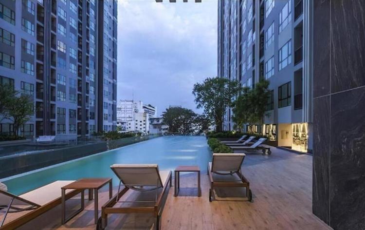 The Base Quiet King-bed With Infinity Pool & Free Netflix! Apartemen